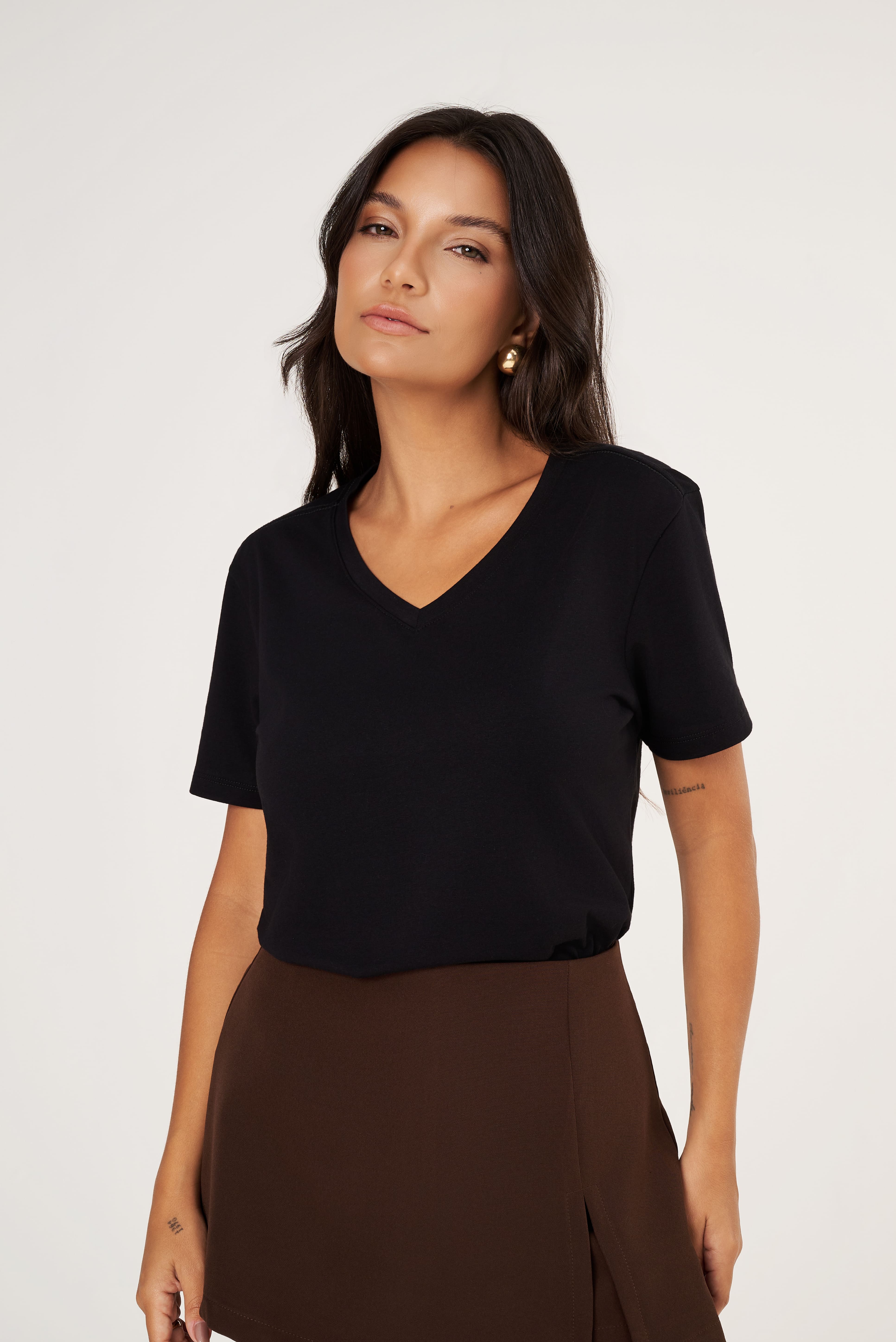 Camiseta Feminina Algodão Egípcio - Modelagem Regular - Gola V - Monte seu Kit | Haag