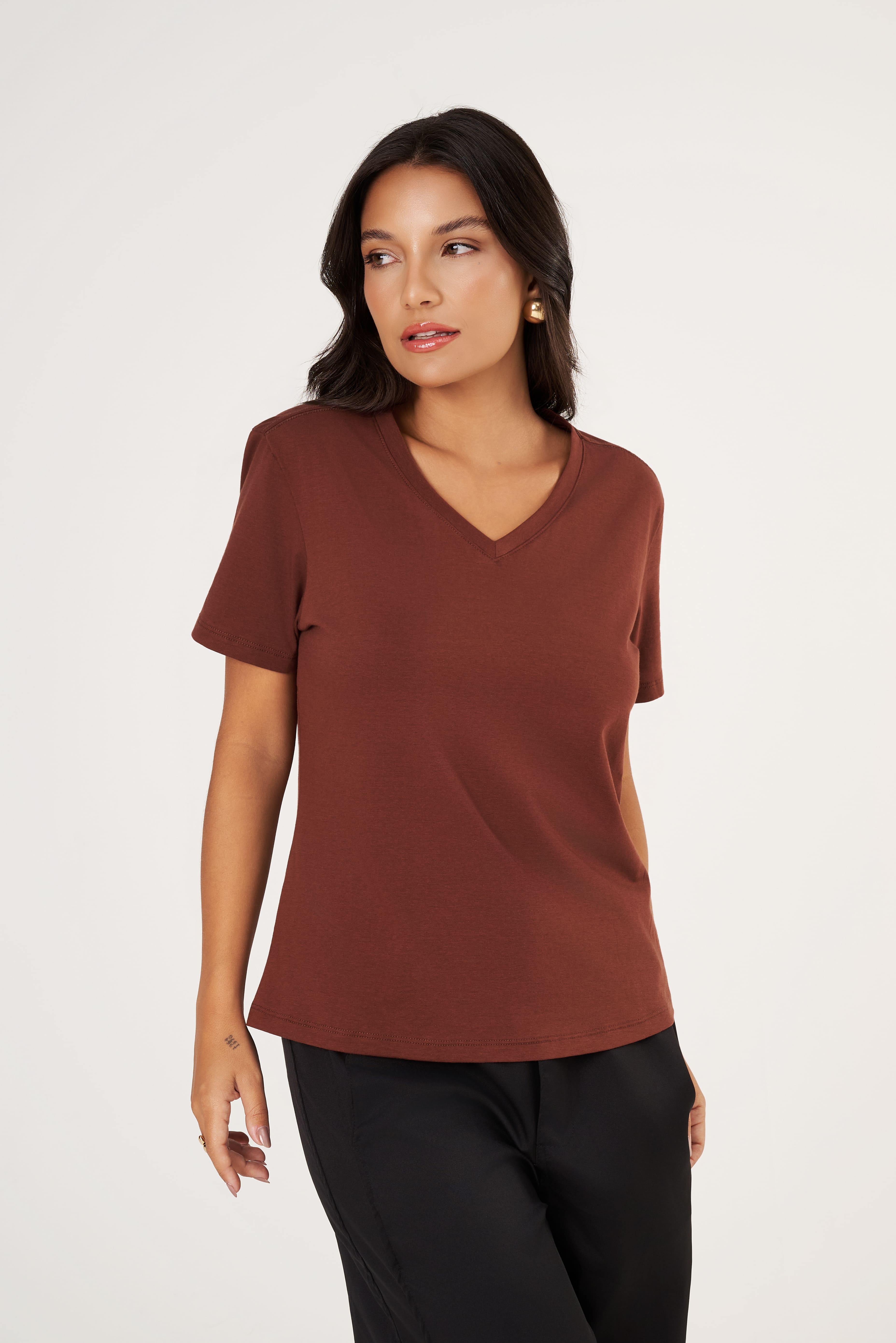 Camiseta Feminina Algodão Egípcio - Modelagem Regular - Gola V - Monte seu Kit | Haag