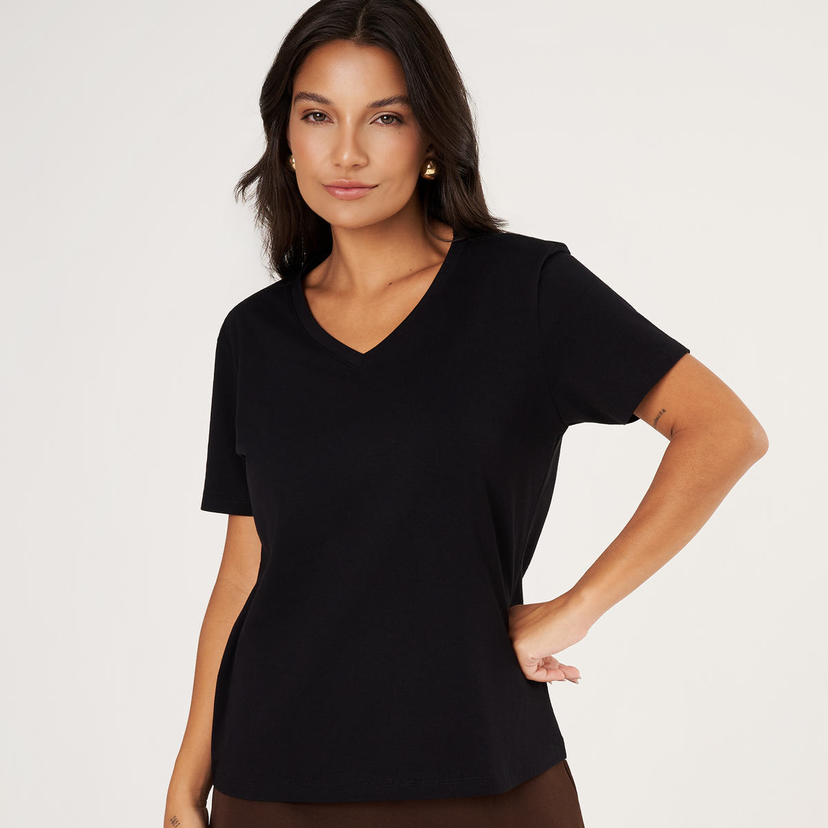 KIT3 - Camiseta Feminina Algodão Egípcio - Modelagem Regular - Gola V - Preta