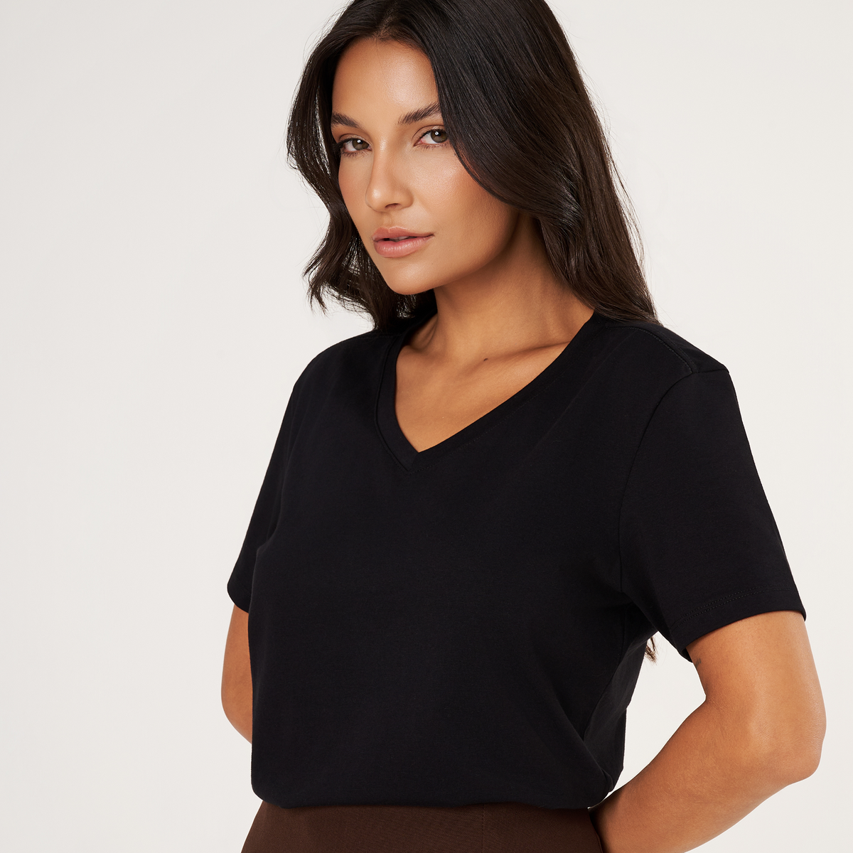KIT3 - Camiseta Feminina Algodão Egípcio - Modelagem Regular - Gola V - Preta